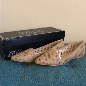 MIA nude flats, brand new